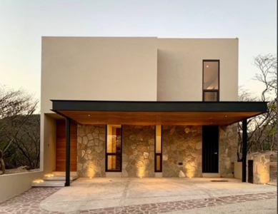 CASA EN VENTA CON ENTREGA INMEDIATA EN FRACCIONAMIENTO ALTOZANO, QUERÉTARO.