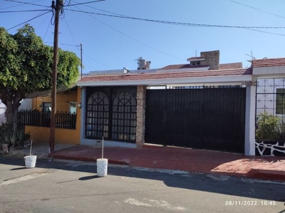 Casa en Venta, con Local, La Esperanza Guadalajara Jal.