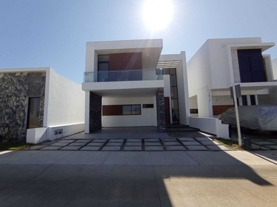 Casa en venta en Mazatlan con recamara en planta baja en Fraccionamiento Soles