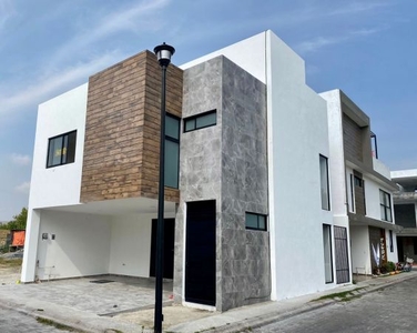 Casa en Venta en Fraccionamiento en cholula, Puebla con salida al periférico