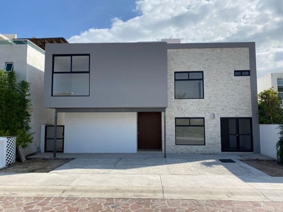 Casa nueva en venta en Fraccionamiento Cañadas del Lago Corregidora, Queretaro