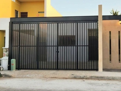 Doomos. Casa Remodelada en Venta de 1 planta en Las Américas, Mérida.