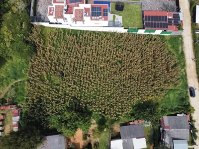 Excelente terreno a una cuadra del lago en izzar , valle de bravo