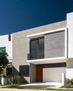 Preciosa Casa ubicada dentro de coto en La Cima Residencial.