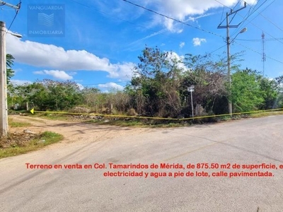 Terreno en venta en Mérida en Col. Tamarindos en esquina, A 200 m. de periferico