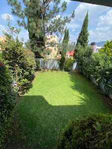 Casa Con Jardín Y Vigilancia