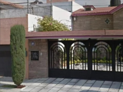 Casa De Remate Exelente Precio En Arboledas, Atizapán Cerca De Escuelas, Centro Comercial, Gym, Tiendas Y Parques.