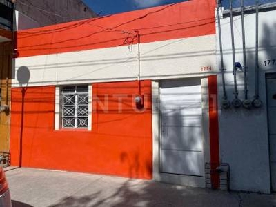 Casa de una Planta en Venta en la Colonia Santa Tere