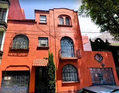 Casa En Remate En Zona Condesa De Tres Pisos