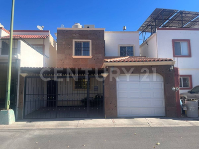 Casa En Venta En Fraccionamiento Valle De San Pedro, Frente A Parque