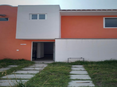 Casa En Venta, Espacio Amplio, De Vista Agradable. Ubicado En Tulipanes, El Country, Barrio Santa María, Zumpango, Estado De México. #ev