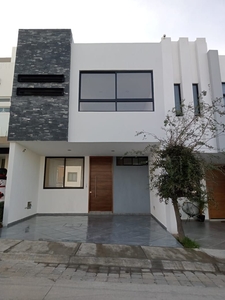 Venta de Casa Nueva en Vitana Residencial, Zapopan