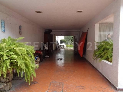 Casa con uso de suelo en renta en Portales Sur