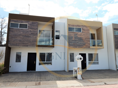 Casa en Venta en Fraccionamiento Privado 1 recamara en planta baja y 2 en segunda planta