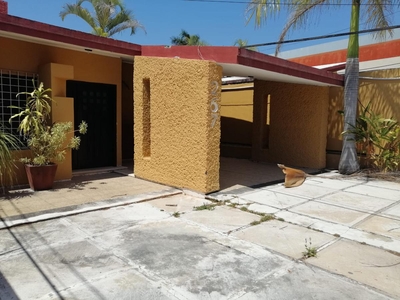 Doomos. Casa de 1 Planta SOBRE AVENIDA PRINCIPAL en Benito Juárez Norte en Mérida,Yucatán.