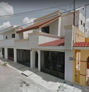 Doomos. Casa en Remate Bancario C 11 Secc CAT Fracc Residencial Pensiones Mérida Yuc