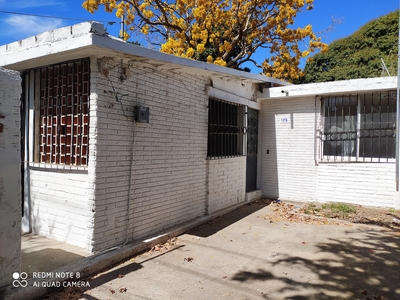 Para remodelar casa de 2 recamaras y un nivel cerca de Fluvial