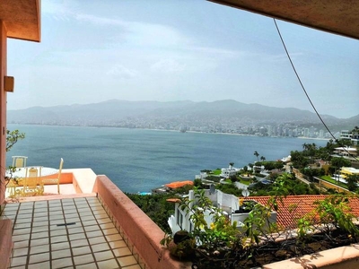 Venta casa de 5 recámaras y vista al mar en Marina Brisas Acapulco