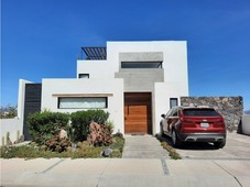 qh. 21538 zibata casa en venta 2 recamaras y con roof garden