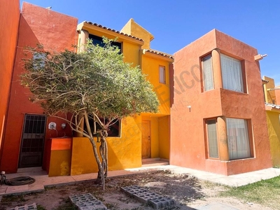 Casa en venta con espacios amplios y en cerrada con alberca, Quintas Campestre Los Laureres, Sector Viñedos, Torreón