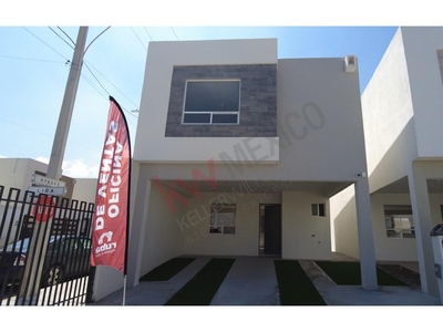 CASA EN VENTA DE 2 PLANTAS EN PASEO DE LA ESTRELLA AL SUR DE SALTILLO