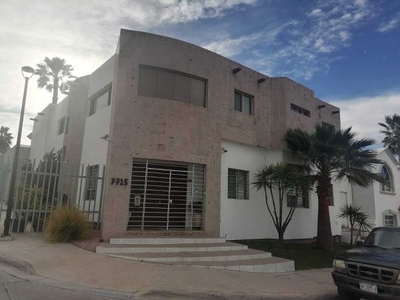 Casa en Venta - Fracc Cumbres, Chihuahua