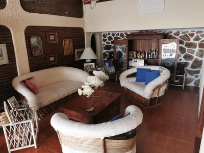 Casa residencial con Alberca en Venta en Costa Azul 4Rec