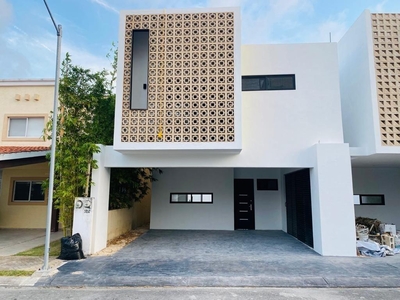 Doomos. Casa en venta en Cancun GGZ5464