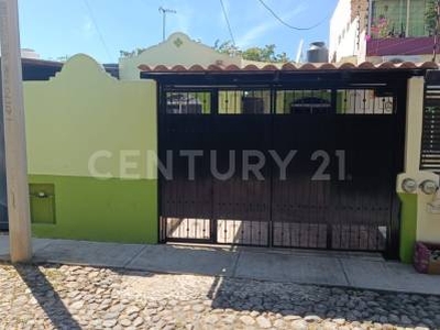 Casa en Venta Renta en Villas Providencia 2 Recámaras y Cochera con Portón