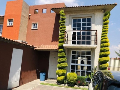 Casa en condominio en NISPERO, VILLAS DEL CAMPO, CALIMAYA EDO MEX