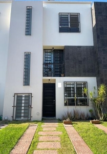 CASA EN VENTA AL SUR DE CUERNAVACA CON ALBERCA PALAPA Y AREAS VERDES