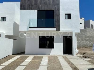 Casa en Venta en Residencial San Marino II, Rosarito-Tijuana, B.C.