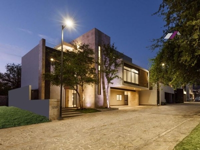 Dos Encinos Privada Residencial -CARRETERA NACIONAL- Casa en Venta Monterrey Sur