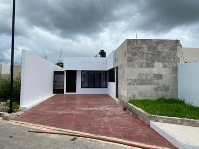 Casa De 1 Planta Con Alberca,2 Recámaras, Equipada En Mérida,yucatán.