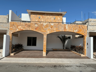 Casa De 3 Recámaras En Venta Al Norte De Mérida, Privada Imp