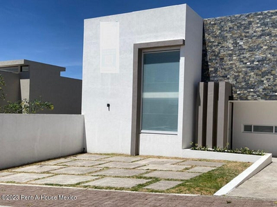 Casa De Autor Con Roof Garden En Venta Juriquilla *agt*