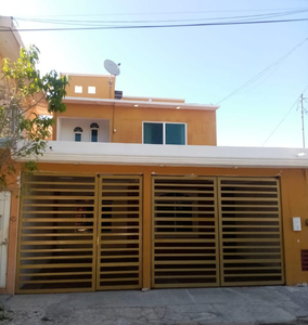 Casa En Venta, 4 Recámaras, 2 Niveles, Aires Acondicionados, Unidad Morelos Cancún