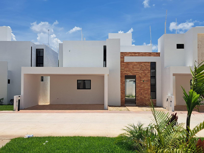 Casa En Venta En Privada En Conkal En Mérida,yucatán Con 4 Recámaras Y Alberca.