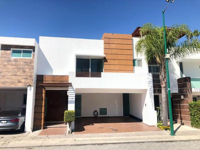 En Venta Residencia Semi Nueva Fracc. La Cima. Puebla, Pue.