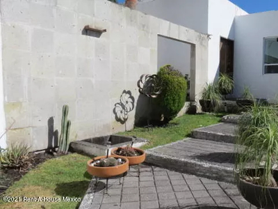 Villas Del Meson, Juriquilla, 3 Recamaras, Estudio, Jardin De 400m2