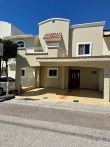 C280- Casa en Venta en Fracc. Los Olivos en Mazatlán, Sinaloa.