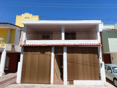 Casa a Una Cuadra de Av Guadalupe en Coto La Castilla, Zapopan
