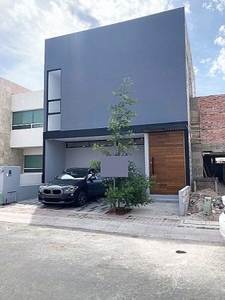 Casa con Roof Garden en Venta en El Refugio en Querétaro