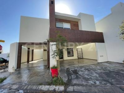 CASA EN VENTA EN FRACC. SAN PATRICIO PRIVADA ANGELA