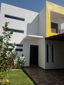 CASA EN VENTA EN JARDINES DE TLAYACAPAN