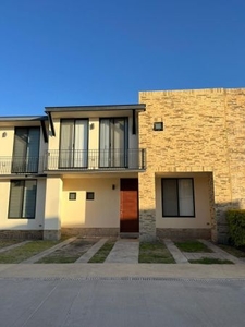 Se Vende Casa en Puerta de Piedra Modelo Palatina, como NUEVA !!