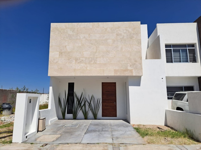 Casa En (prol. Paseo De Amsterdam) Perfecta Zona De Queretaro.