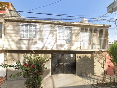 Casa En Venta En Nezahualcóyotl Cerca De Plaza Jardin Ajrj