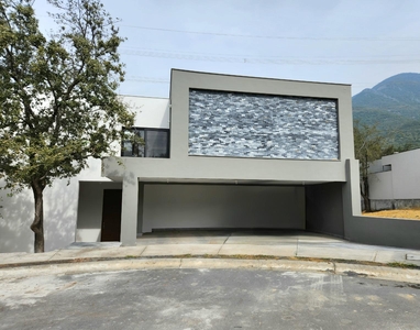 Doomos. Casa en Venta en Las Caleras Residencial, Monterrey, N. L.