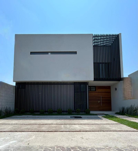 Moderna Casa En Venta En Altozano; Estilo Y Buen Gusto.